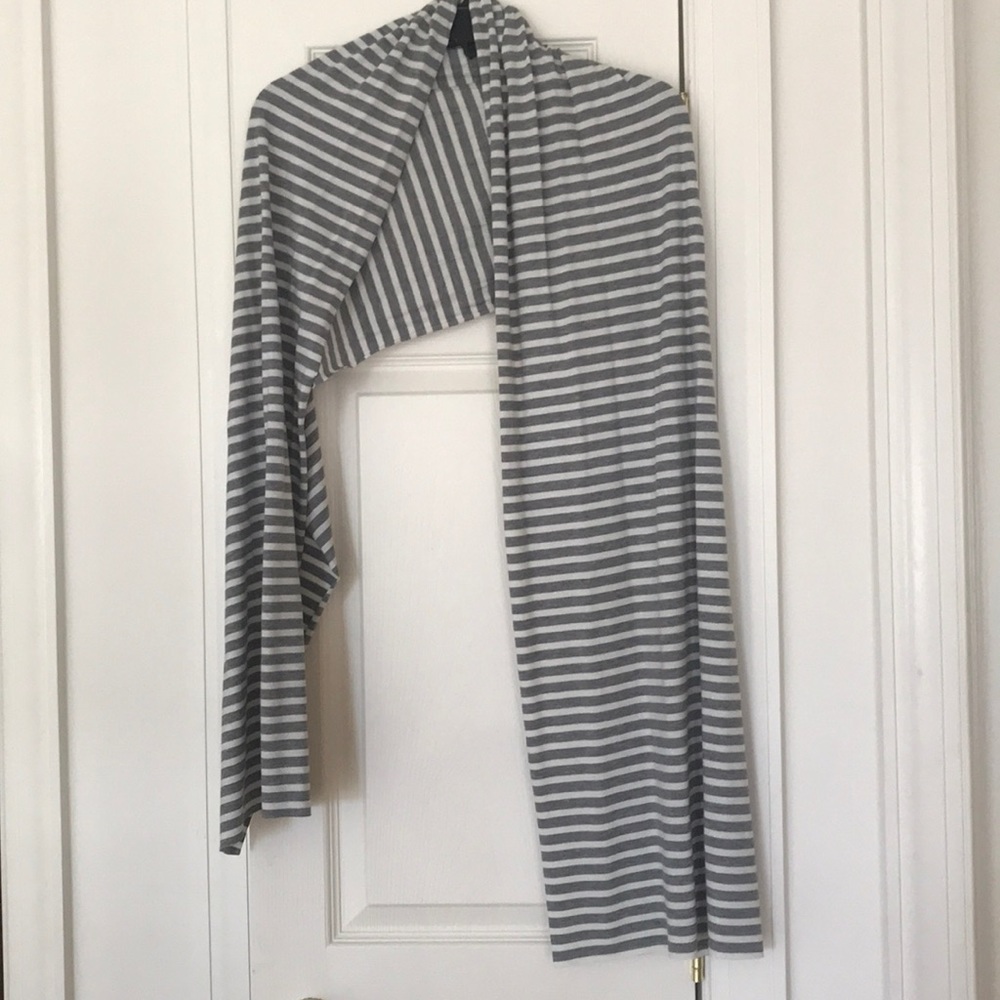 Grey & white stripped scarf